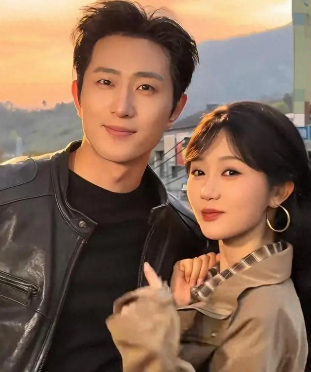 王凯沐岳雨婷主演《天亮了你就回来了》63集引观众不满 现场图