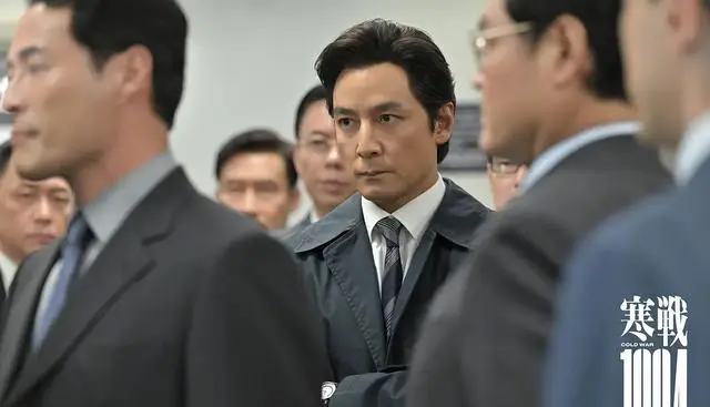 《寒战1994》票房达1.84亿元位列第三，吴彦祖主演前传引港片叙事回潮 相关图片