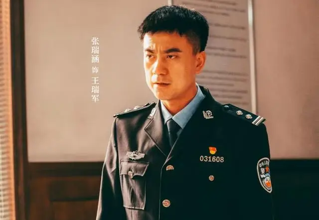 《低智商犯罪》周荣狱中自杀揭真凶，张一昂确认叶剑案双凶手 细节速览
