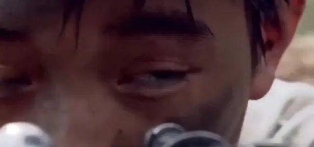 抗战剧《烽火连天》中炮声掩护射击桥段引观众注意 现场图